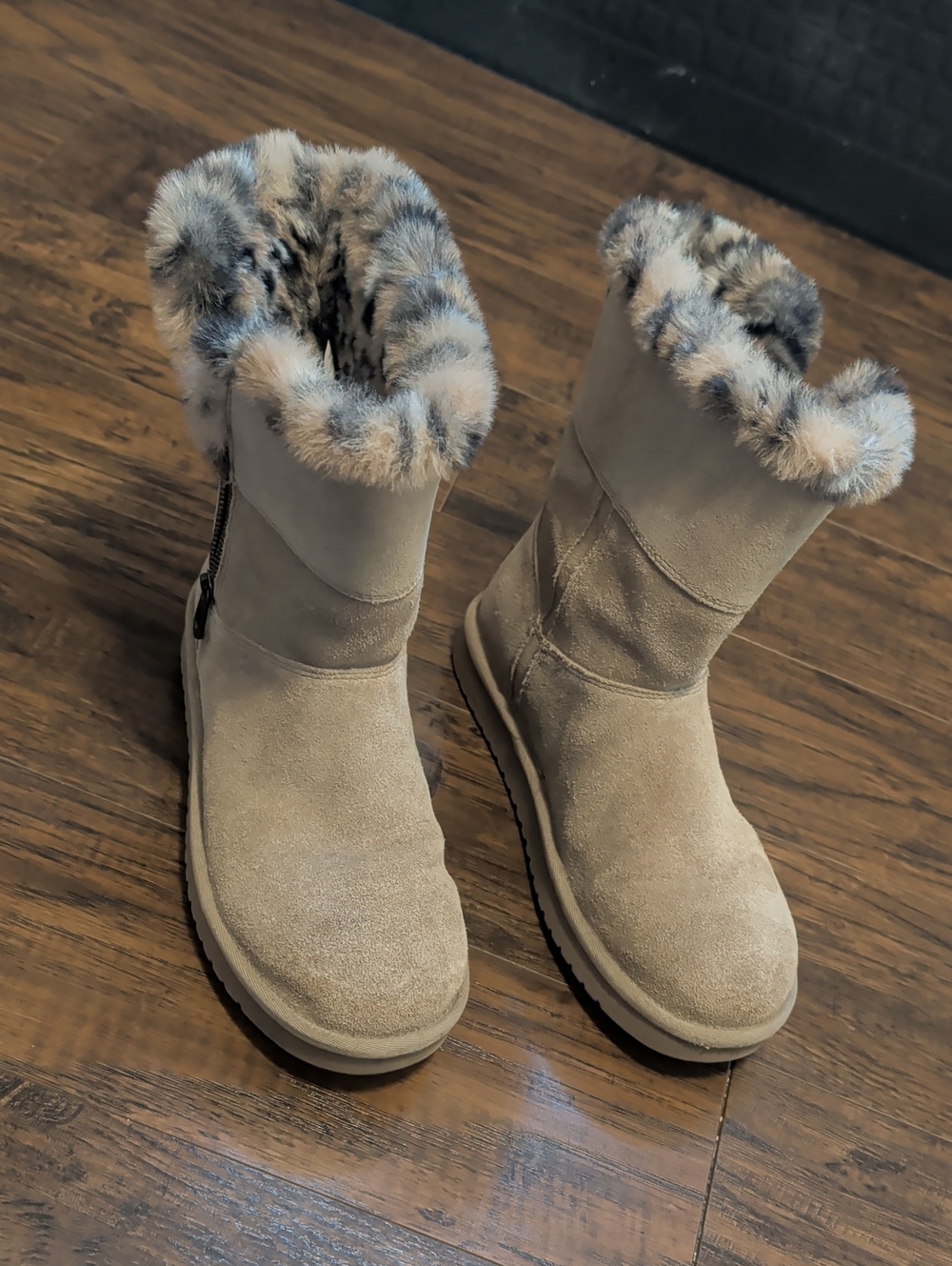 Plush Faux-Fur Trim Tan Winter Boots - Women